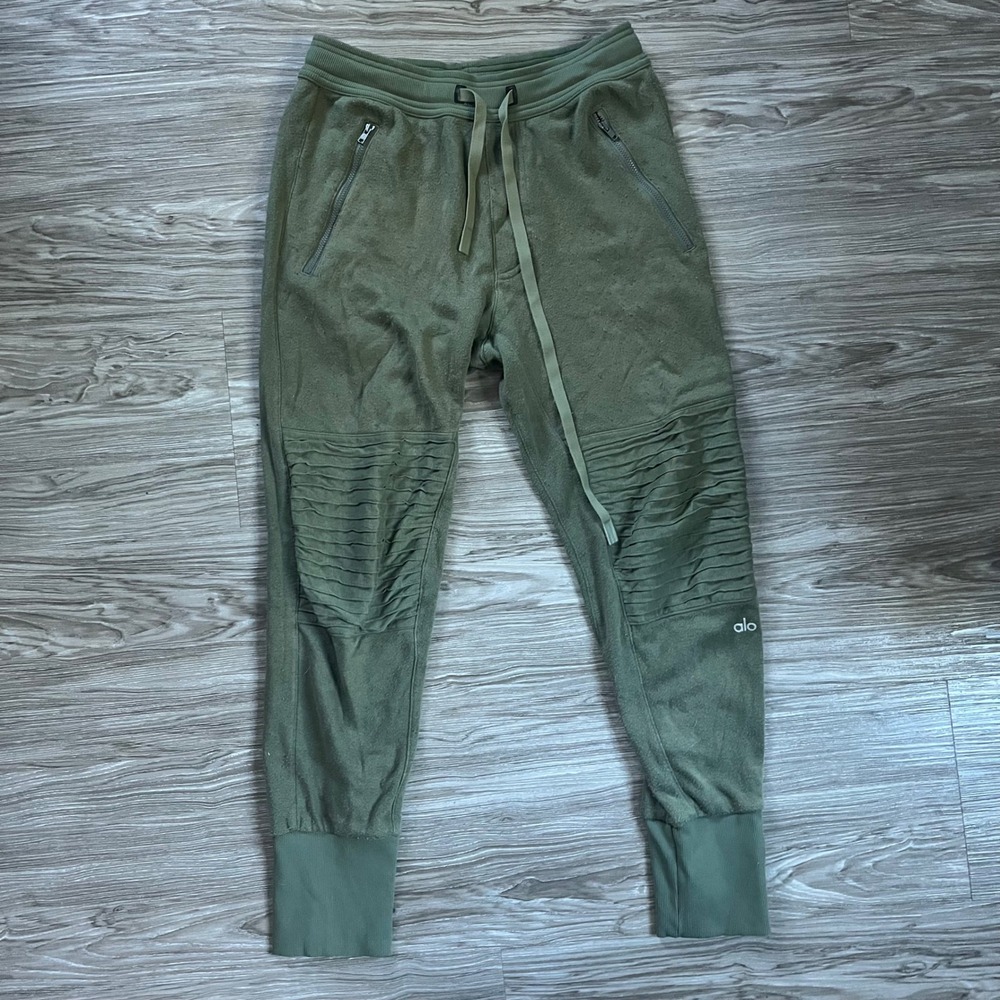 Alo Yoga Moto Joggers Olive Green Quilted Athletic Knee Zipper Pockets Men Small
